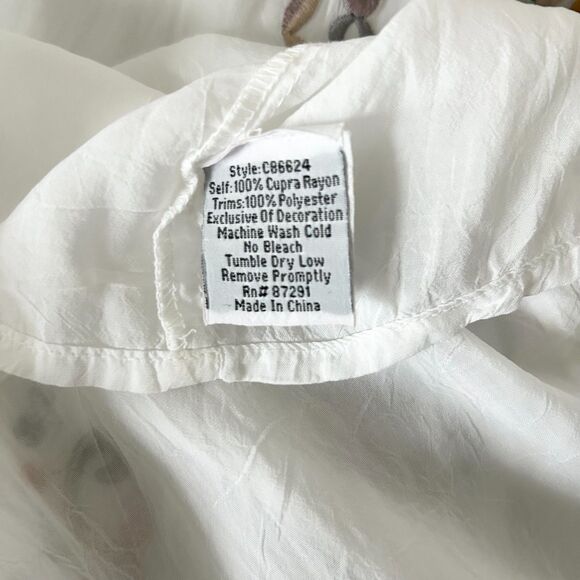 Johnny Was Embroidered 3/4 Sleeve V-Neck Blouse Cupra Rayon Size Small - Picture 6 of 6